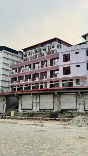 Travelling Stand in Sitapur, India