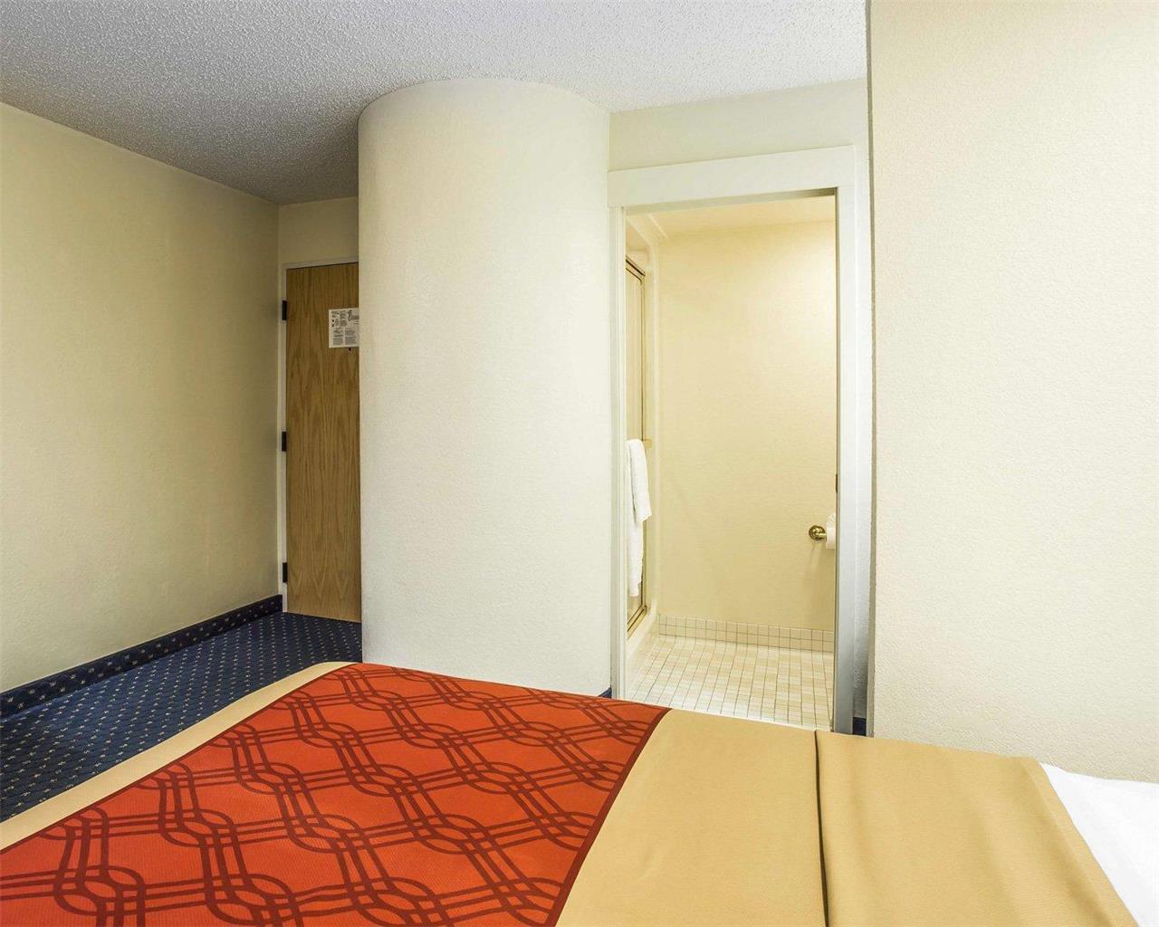 Econo Lodge Denver International Airport - photo 24