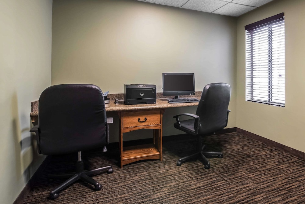 Clarion Inn & Suites Cortland University Area - photo 23