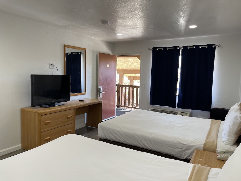 Palms Inn & Suites - photo 8