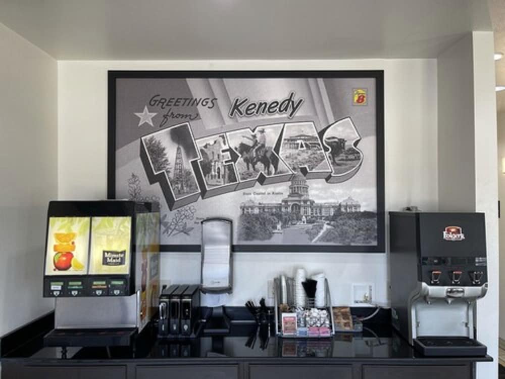 Super 8 by Wyndham Kenedy - photo 38