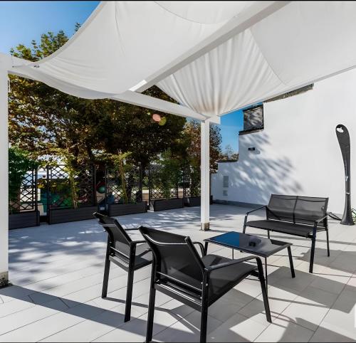 Marco House Seaview Apartment Fronte Mare Case Vacanza Anzio — 4-Star Luxury Hotel in Anzio, Italy