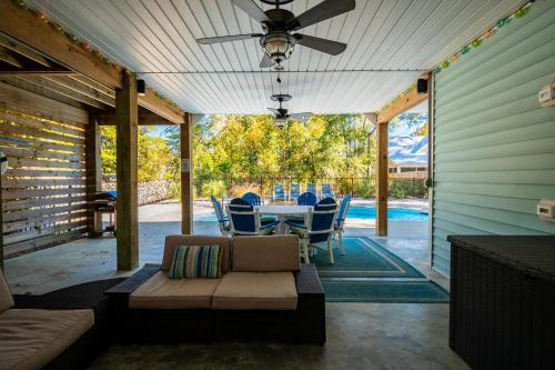 A Sloth's Retreat by Oak Island Accommodations - photo 12