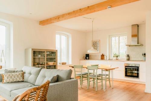 Bright Holiday Flat On Estate With Nature Views — hotel in Wiefelstede