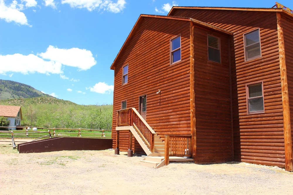 Old Corral Hotel & Steakhouse - photo 20