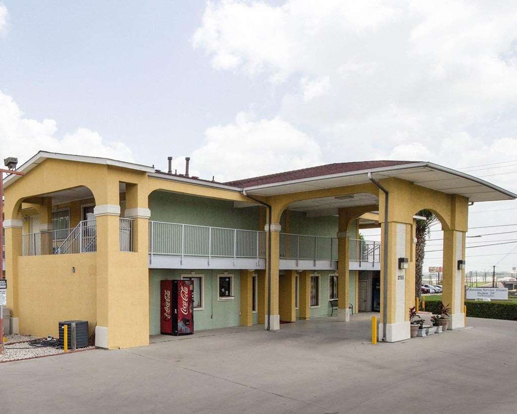 Econo Lodge Inn & Suites Downtown Northeast near Fort Sam Houston - photo 2