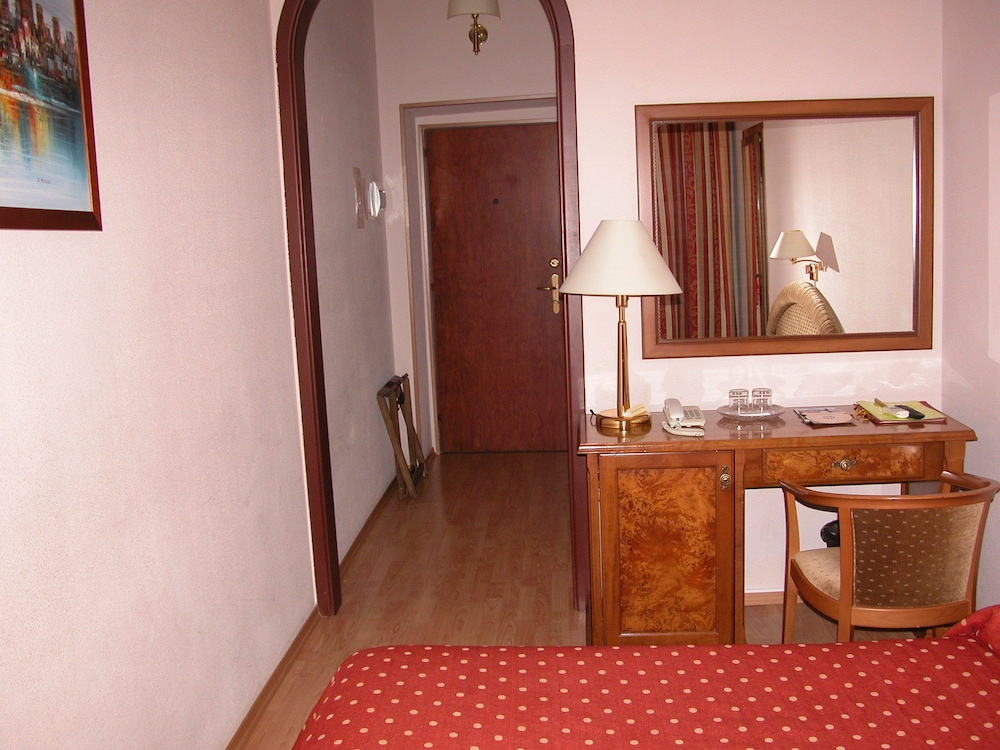 Domus Hotel 1 — Kyiv