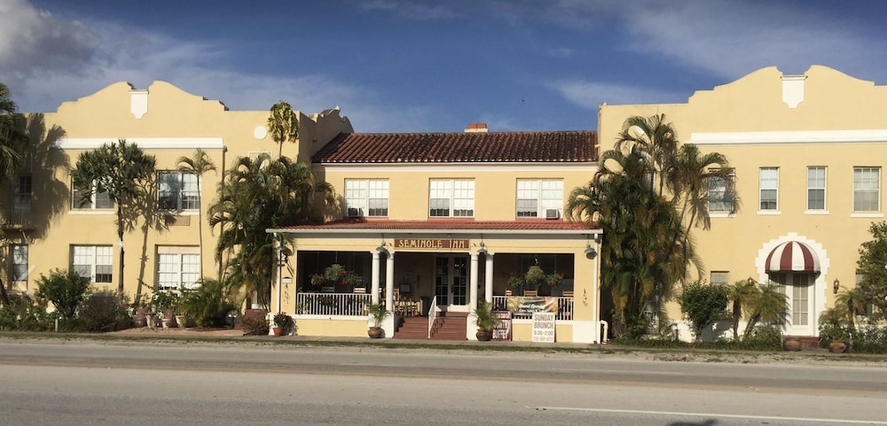 Seminole Inn - last minute hotel in Indiantown