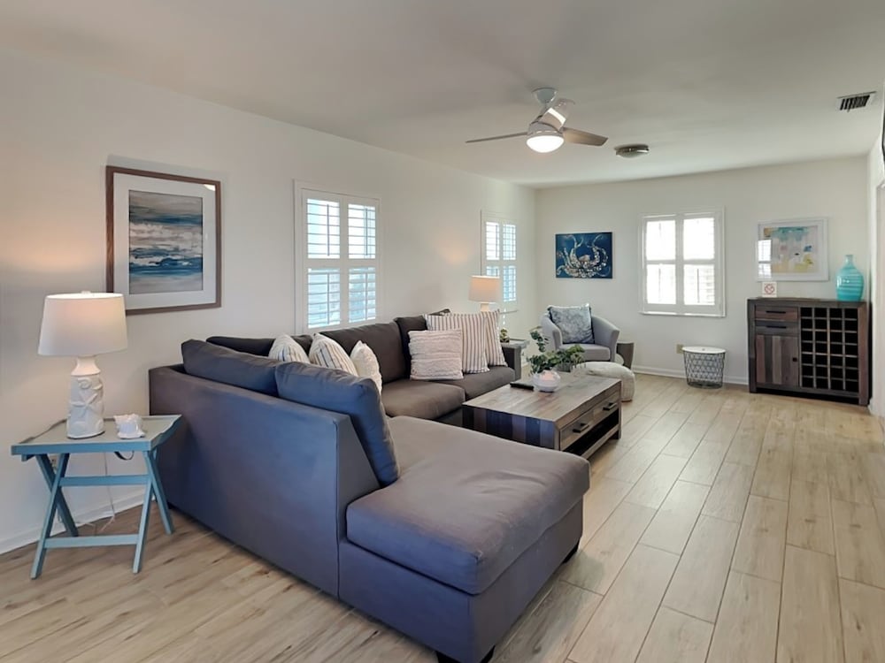 Seaside Bungalow Three Bedroom Home — 4-Star Luxury Hotel in Saint Augustine, United States