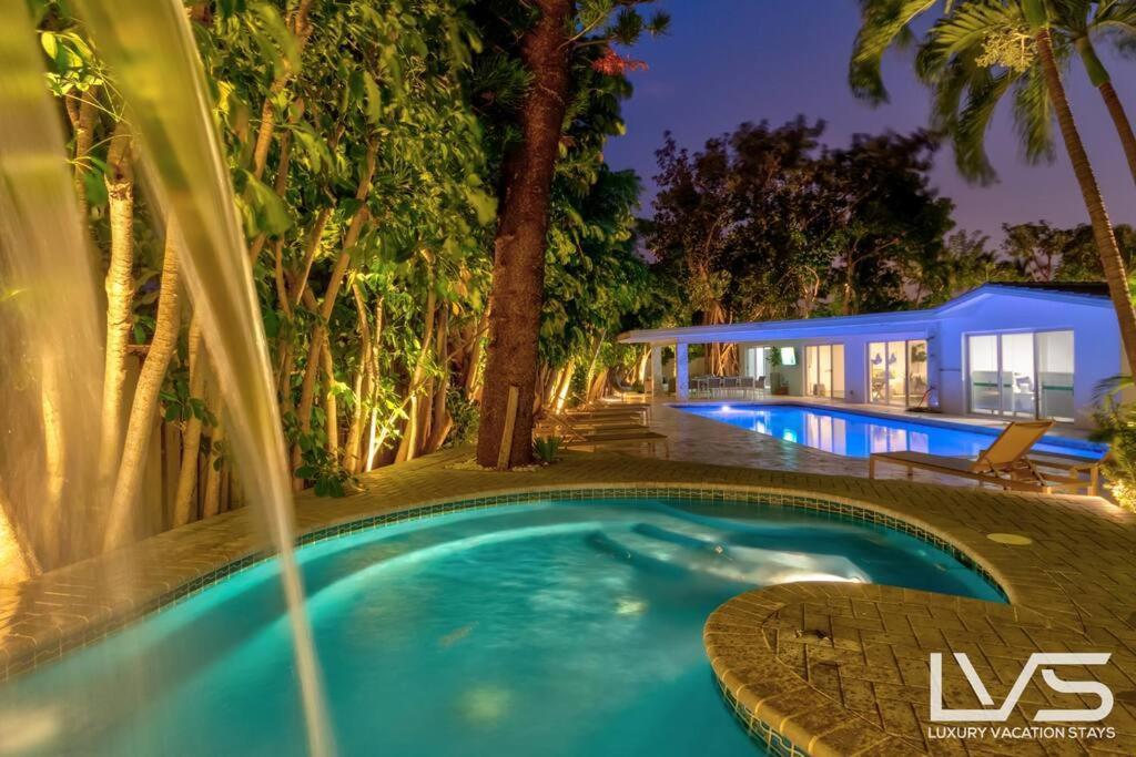 Cascada Luxe Resort Heated Pool HotTub Wlk 2 Beach in Fort Lauderdale, United States