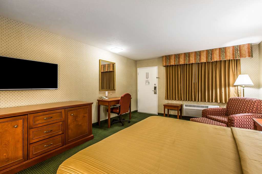 Quality Inn Near China Lake Naval Station - photo 17
