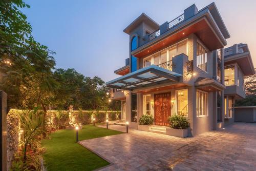 StayVista’s Le Sutra Great Escapes Udaan Artistic Rooms Terrace Jacuzzi with Scenic View in Lonavla, India