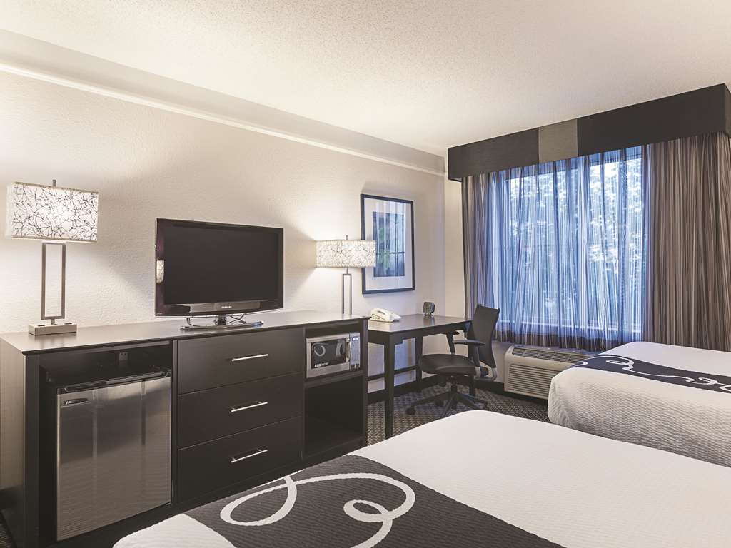 La Quinta Inn & Suites by Wyndham Fort Lauderdale Tamarac - photo 12