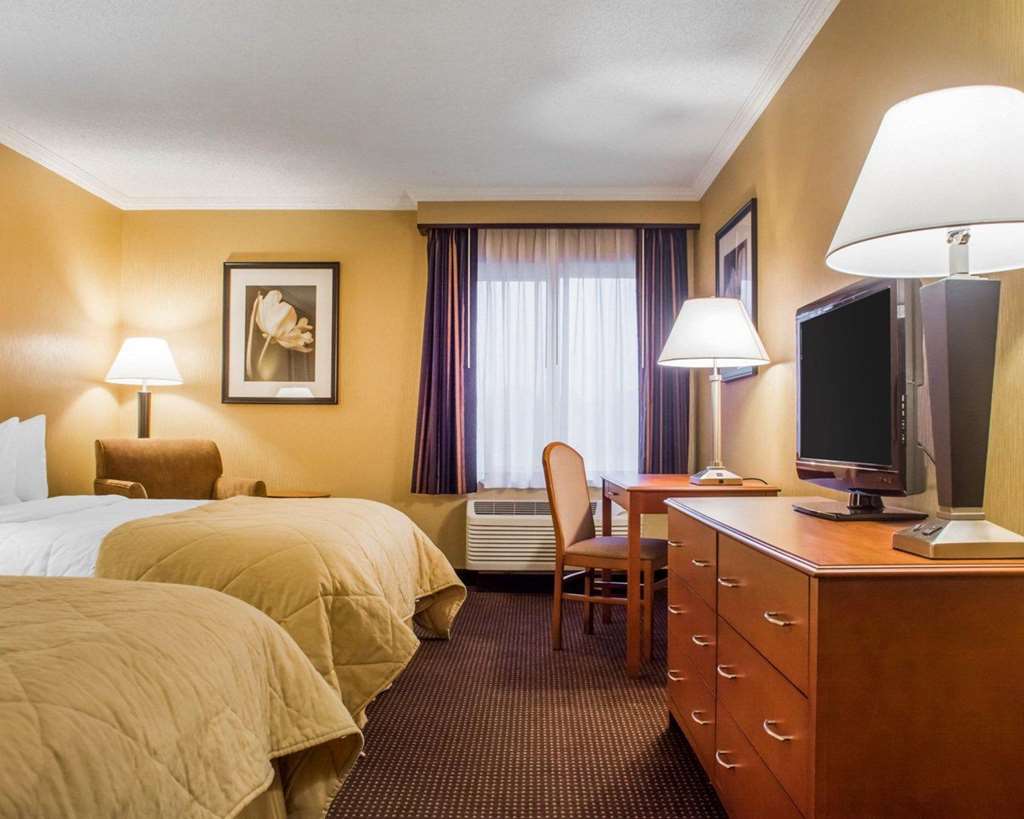 Clarion Hotel & Suites Riverfront - photo 7
