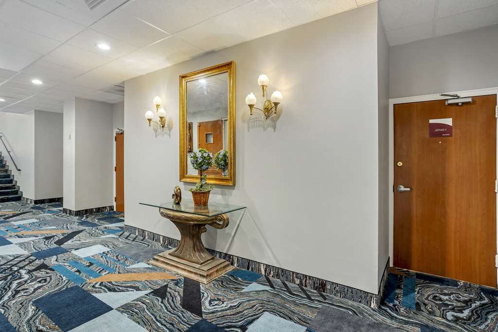 Best Western Rutgers University Hotel - photo 27
