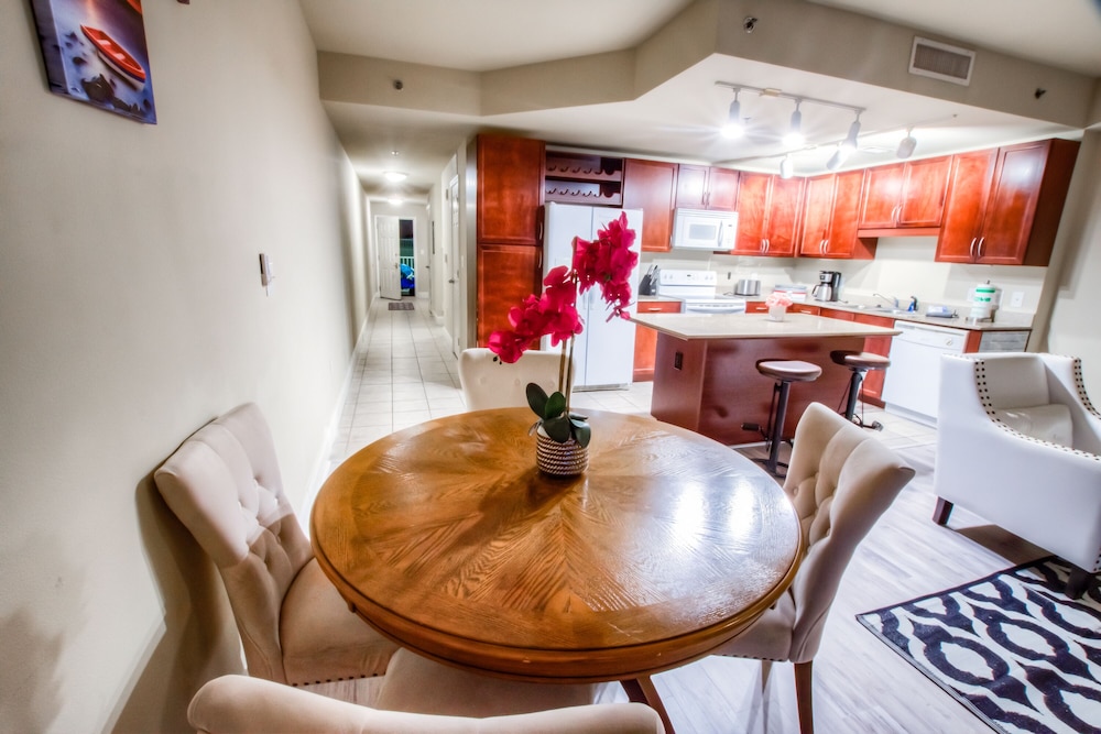 Laketown Wharf Resort by Aneliya's Rentals - photo 442