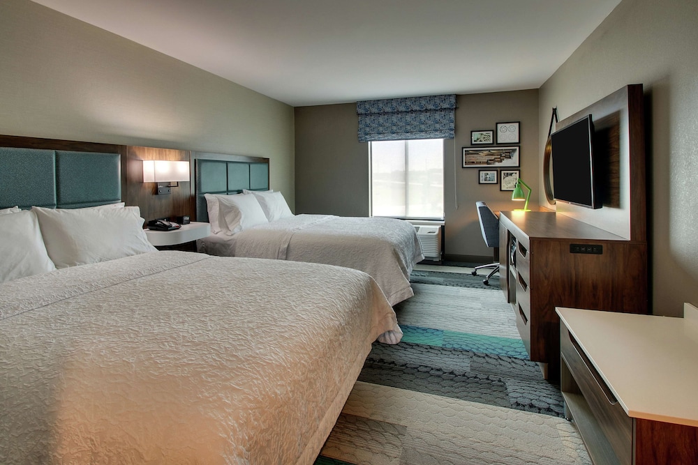 Hampton Inn & Suites Southport - photo 10