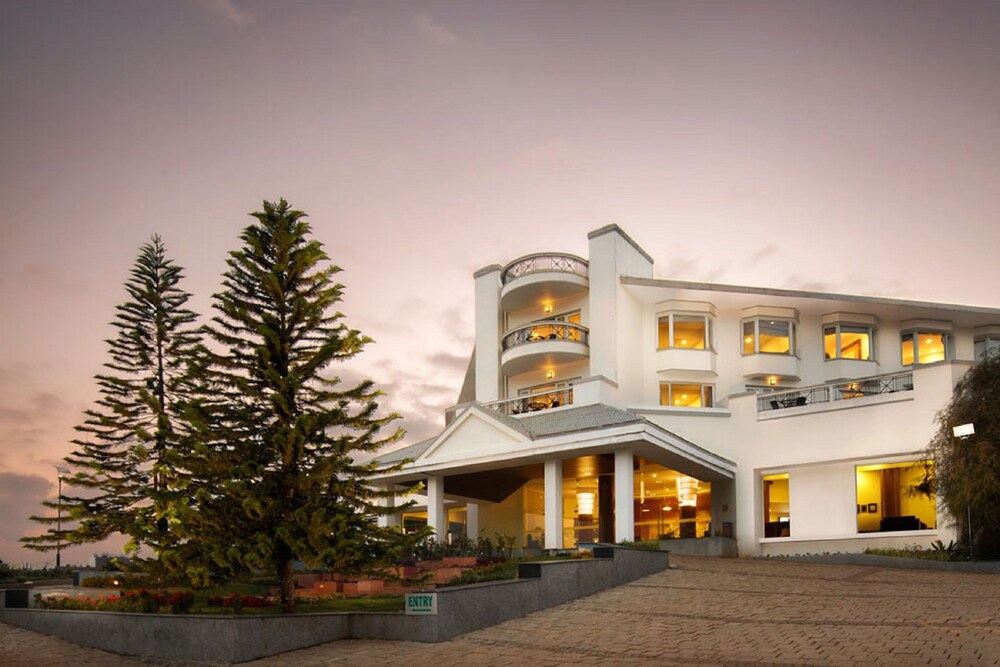Sterling Ooty Fern Hill — 4-Star Luxury Hotel in Ooty, India