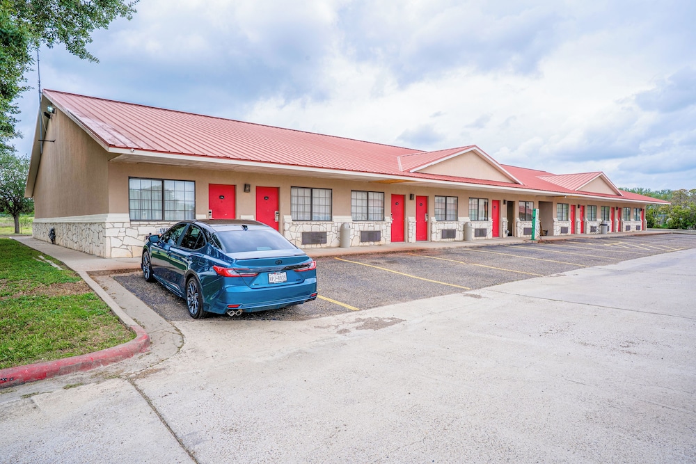 Texan Inn By Oyo Beeville Us 181 - photo 93