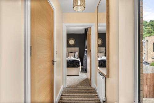 Sleek and Stylish 2 Bed with Garden and Parking — 4-Star Luxury Hotel in Sheffield, United Kingdom