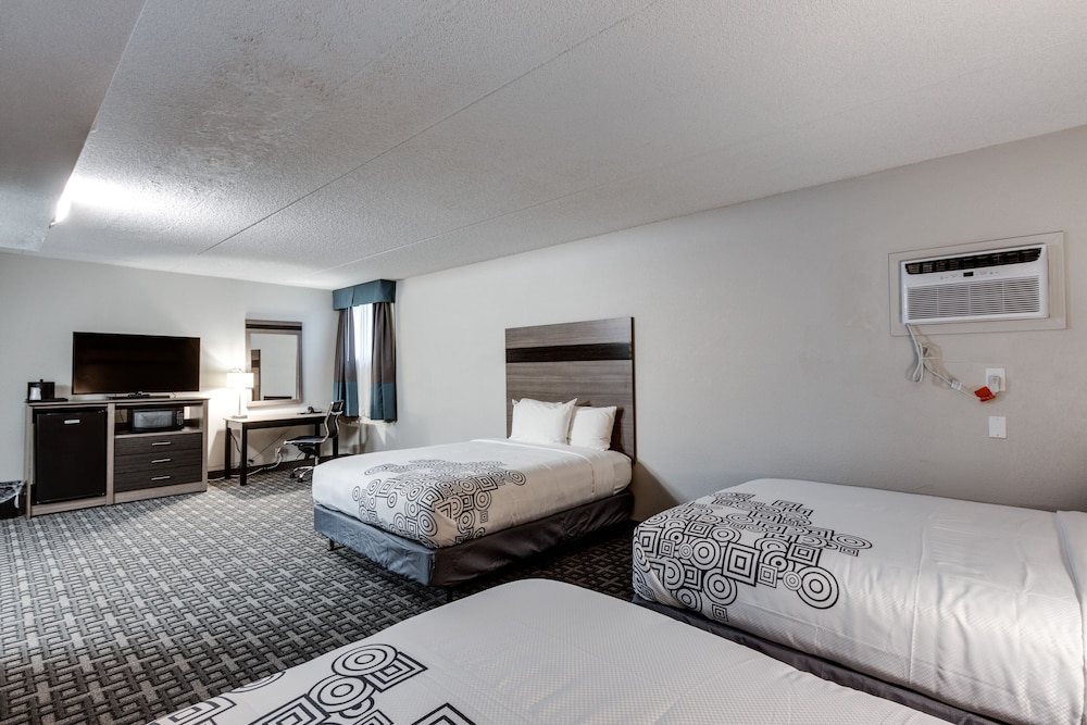 Days Inn & Suites by Wyndham Spokane - photo 11