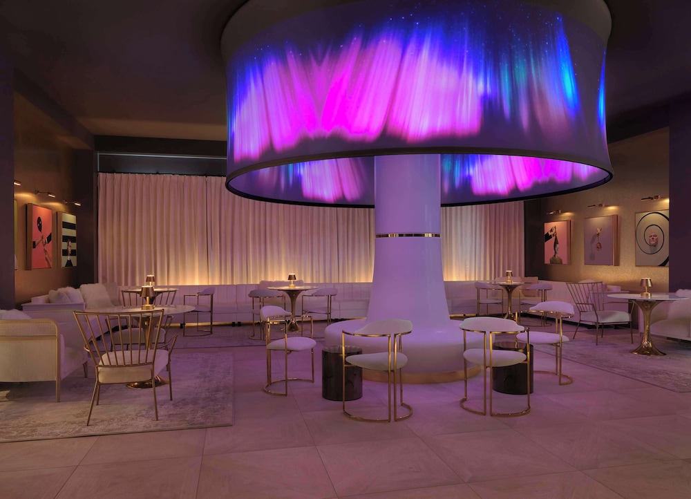 Angad Arts Hotel St. Louis Tapestry Collection by Hilton - photo 3