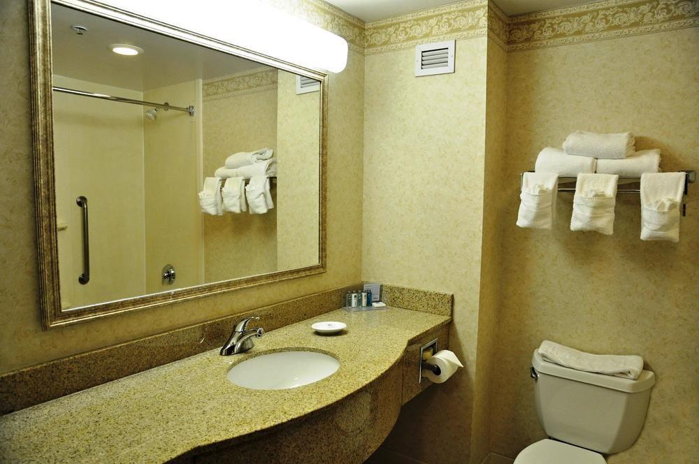 Hampton Inn Easton Pennsylvania - photo 5