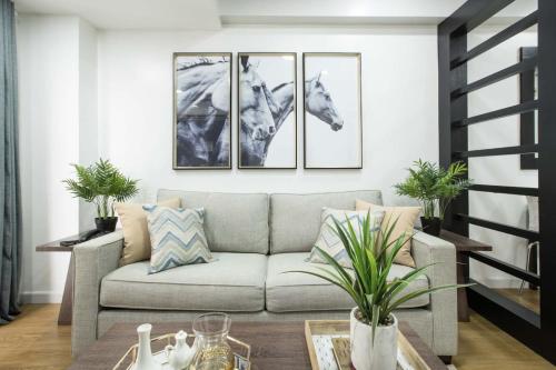 Julias Contemporary Apt Balcony and Golf View — 4-Star Luxury Hotel in Manila, Philippines