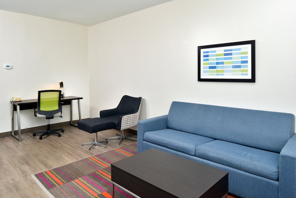 Holiday Inn Express & Suites Carthage by IHG - photo 16