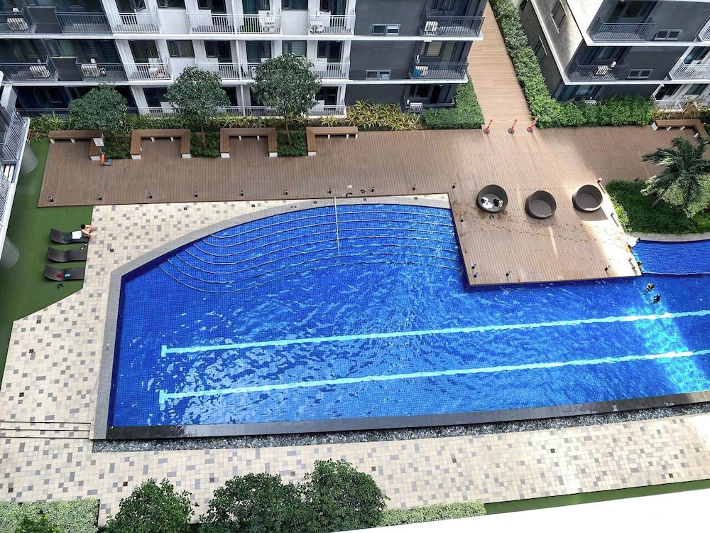 Shore 3 Residences Tower 2 — 4-Star Luxury Hotel in Manila, Philippines