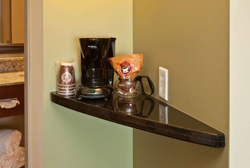 AmericInn by Wyndham Fairfield - photo 20