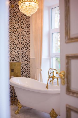 Deluxe Prince Machabeli Suite