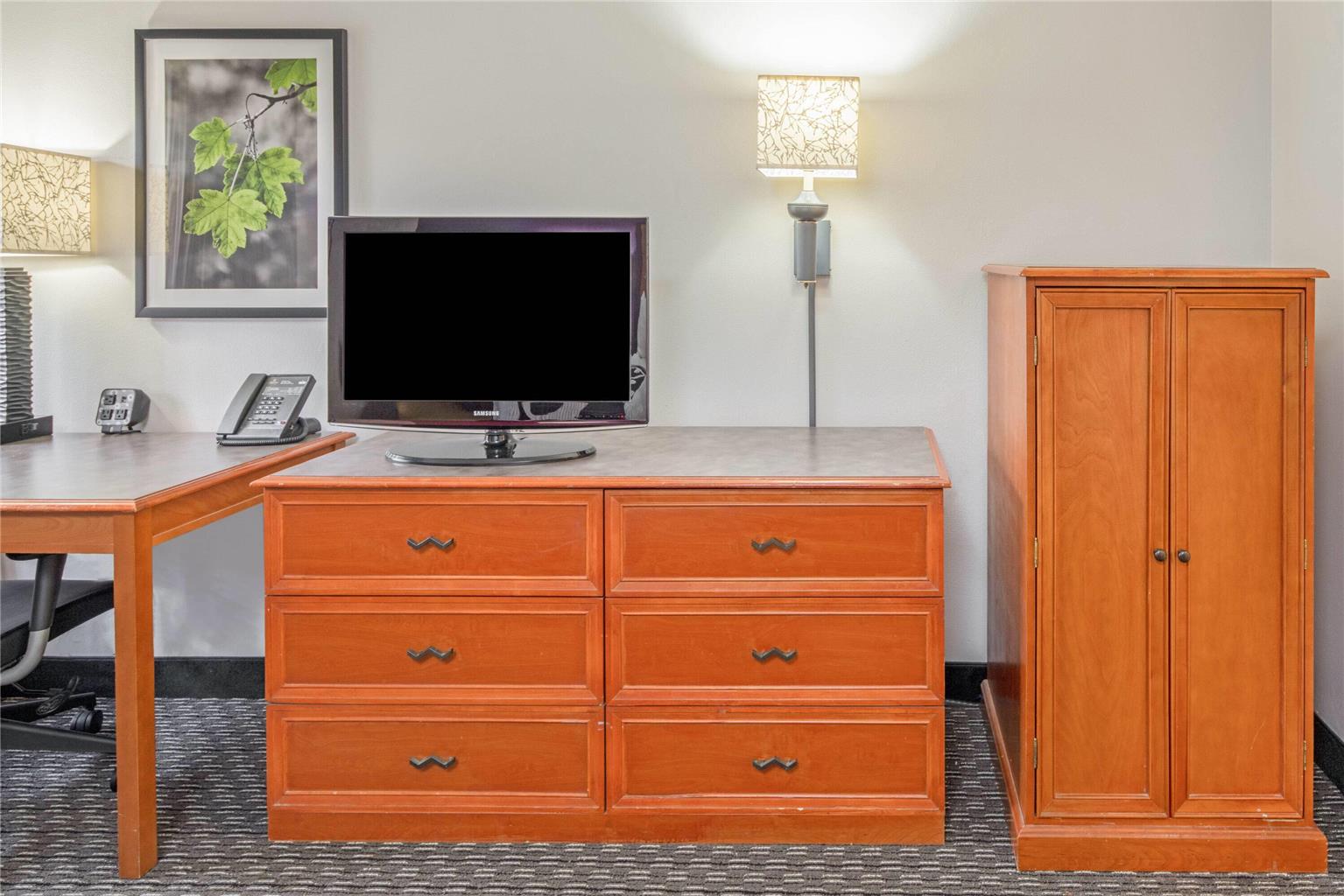 La Quinta Inn & Suites by Wyndham Baton Rouge Siegen Lane - photo 37