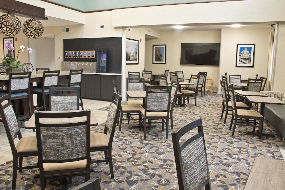 Hampton Inn & Suites Denver Speer Boulevard - photo 34