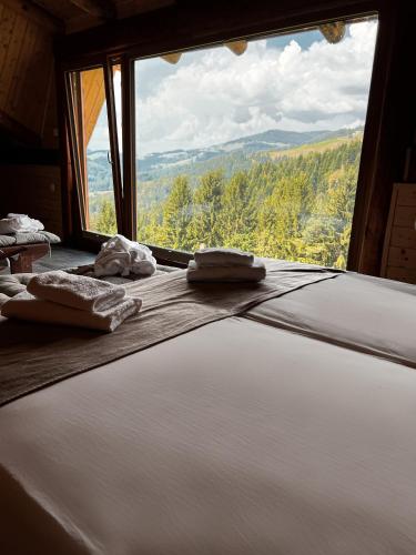 Brunarica Macesen Smogavc in Zrece, Slovenia