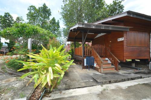 Mae Chaem Hotel and Resort — hotel in Mae Chaem