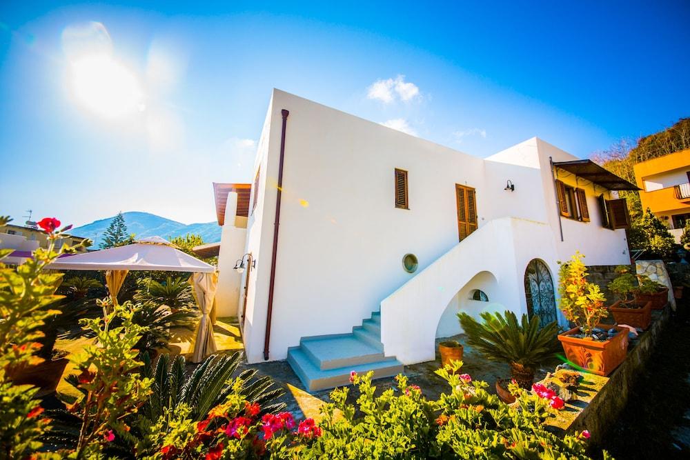 Casa Papiro — 4-Star Luxury Hotel in Lipari, Italy