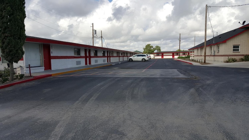 Luxury Inn & RV Park - photo 35