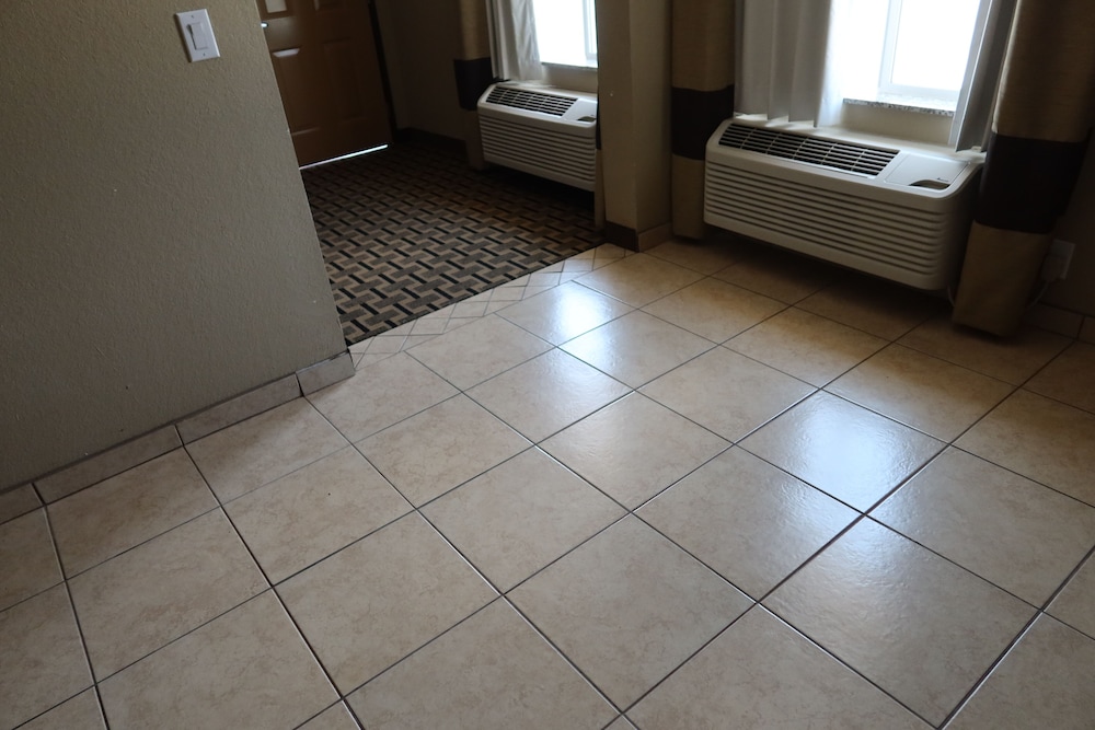 West Worth Inn and Suites - photo 22