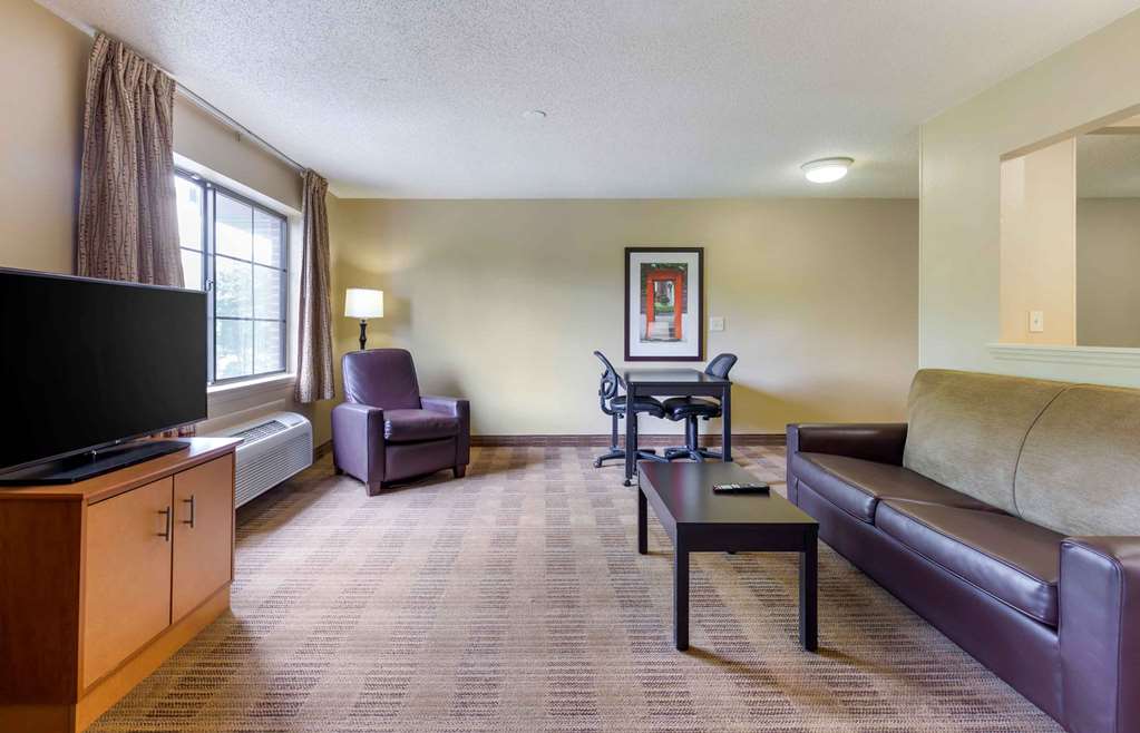 Extended Stay America Select Suites Tampa Airport Memorial - photo 32