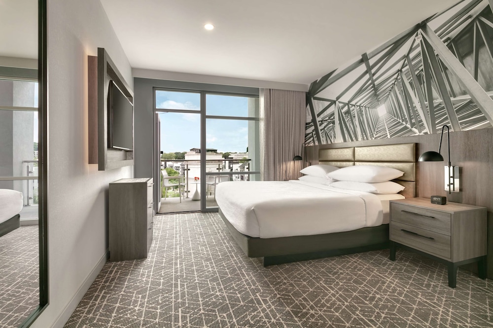 Embassy Suites by Hilton Atlanta Midtown - photo 8
