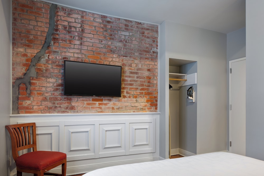 New Orleans Courtyard Hotel and Suites by the French Quarter - photo 13