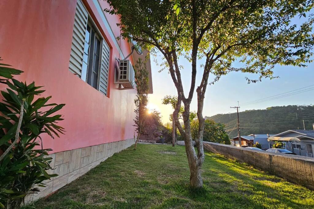 Casa Confortável com Fogão a Lenha e Churrasqueira — 4-Star Luxury Hotel in Bento Goncalves, Brasil