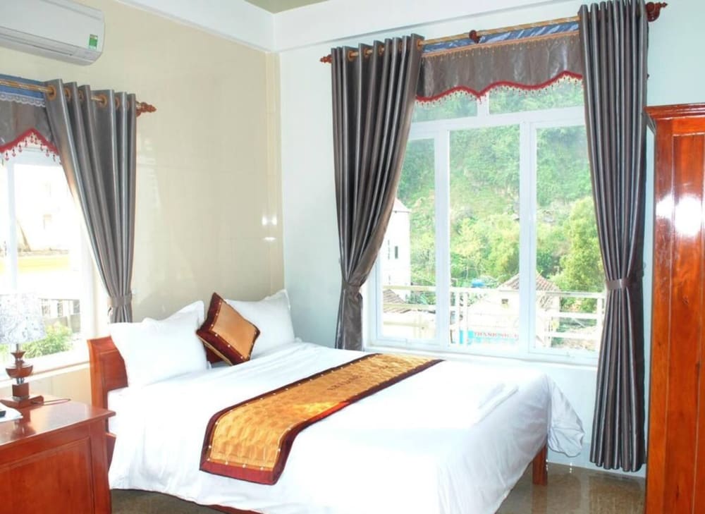 Paradise Hotel - carbon neutral hotel in Hoan Lao