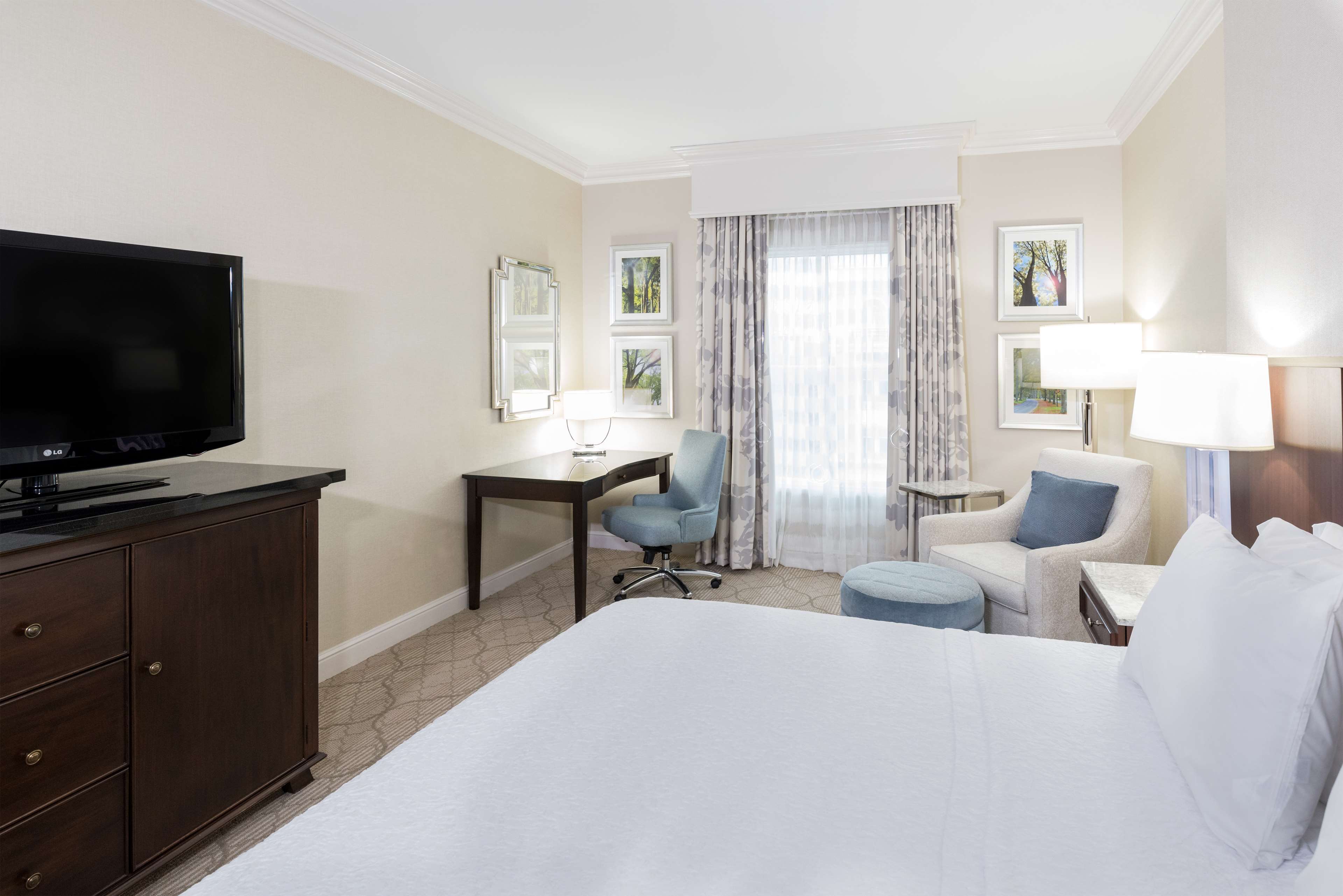 Hampton Inn & Suites Charlotte SouthPark at Phillips Place - photo 42