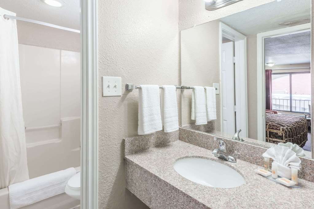 Days Inn by Wyndham San Antonio Splashtown ATT Center - photo 11