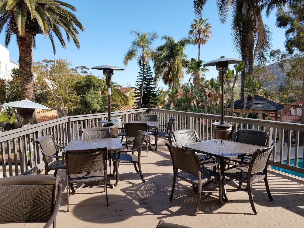 Catalina Canyon Inn - photo 21