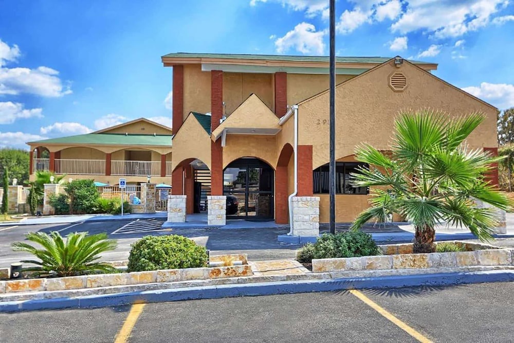 Econo Lodge Austin South - photo 4