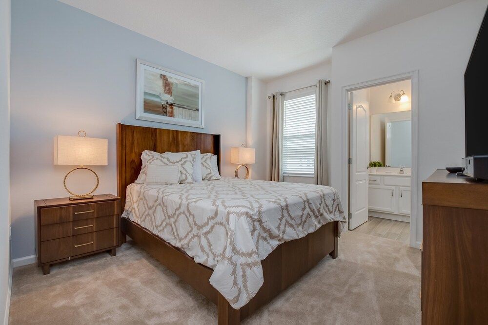 Massive 12 Bed 9.5 Bath Villa at Solterra Resort - photo 16