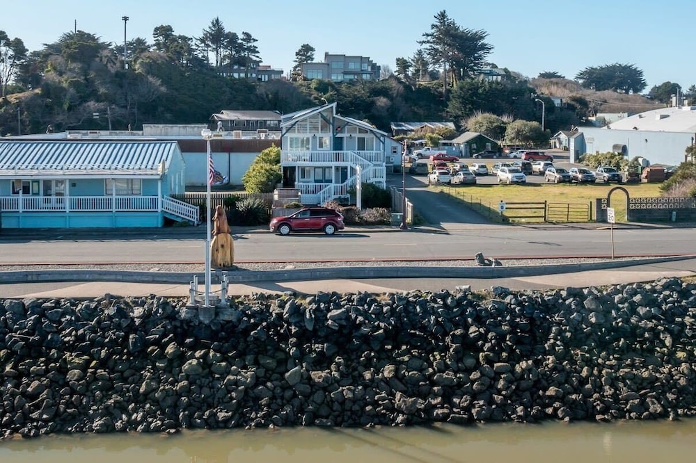 Bandon Marina Inn - photo 86
